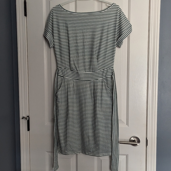 NWT Sage Green Striped Dress with Pockets Size Small - Picture 2 of 6